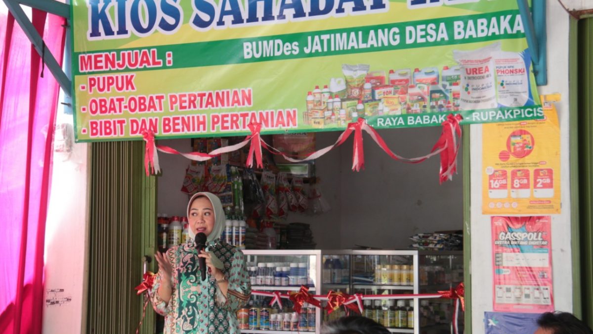 Bupati Tiwi Resmikan Kios Sahabat Tani Desa Babakan