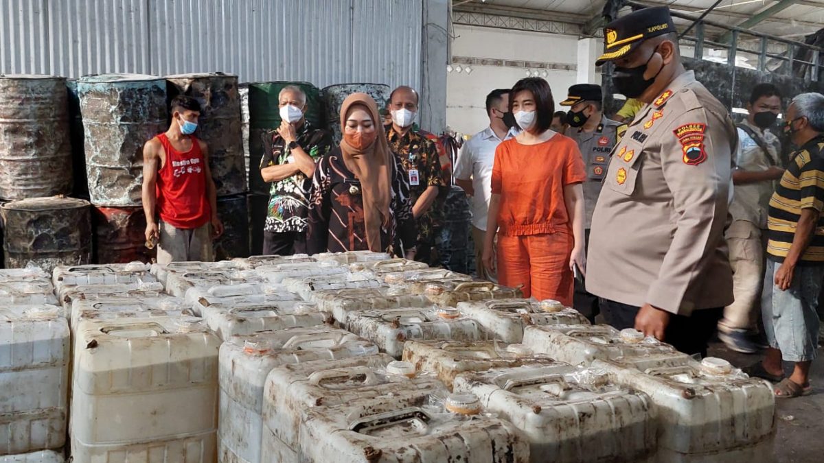 Minyak Goreng Curah Langka, Bupati Tiwi Sidak ke Gudang Distributor